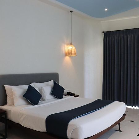 Ramee Royal Resort & Spa - Удайпур Екстериор снимка