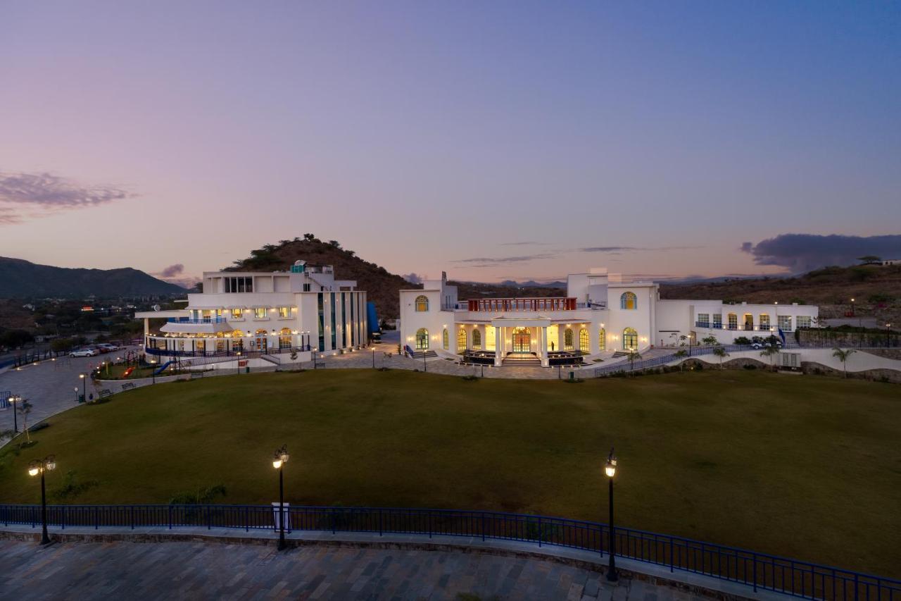 Ramee Royal Resort & Spa - Удайпур Екстериор снимка