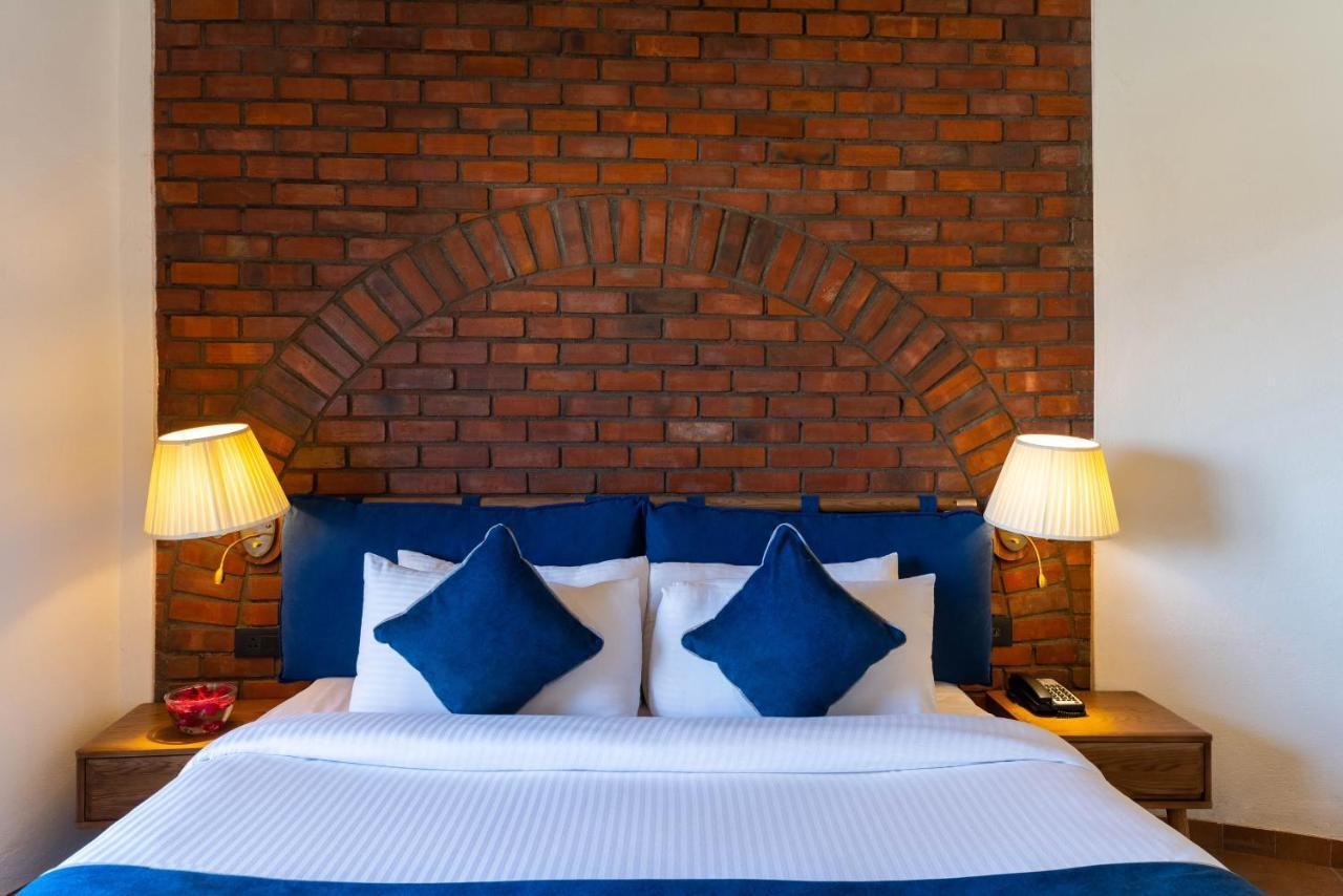 Ramee Royal Resort & Spa - Удайпур Екстериор снимка