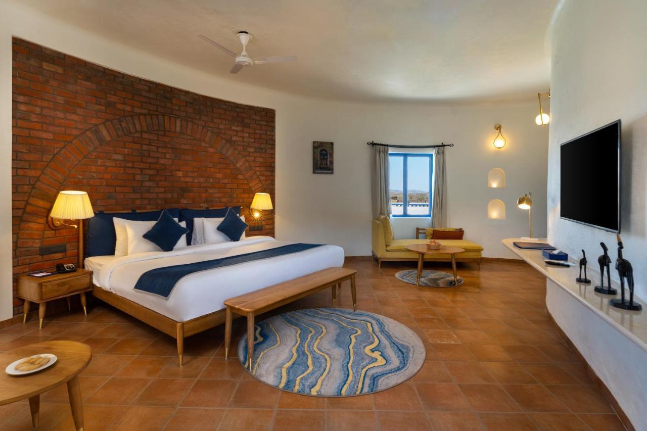 Ramee Royal Resort & Spa - Удайпур Екстериор снимка