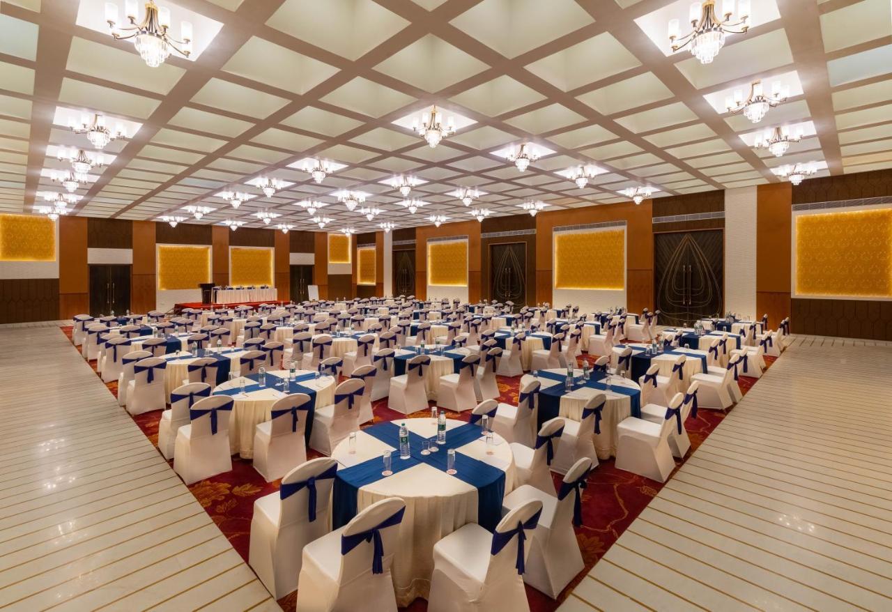 Ramee Royal Resort & Spa - Удайпур Екстериор снимка