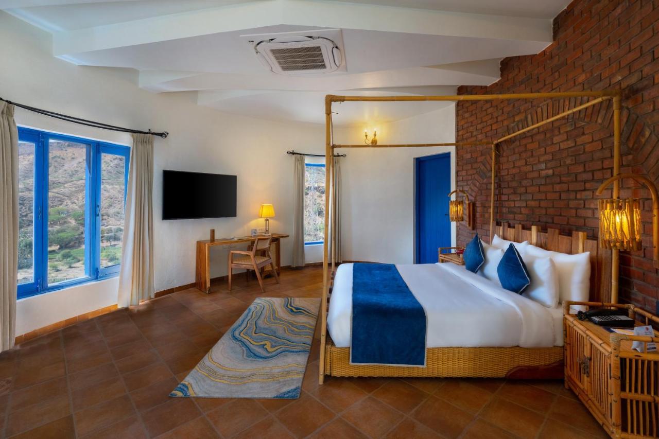 Ramee Royal Resort & Spa - Удайпур Екстериор снимка
